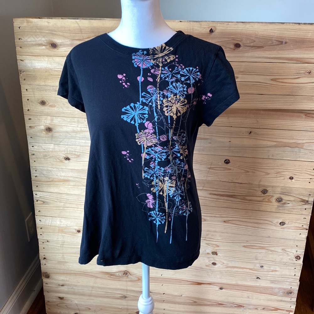 Vintage 90’s graphic tee with dandelions